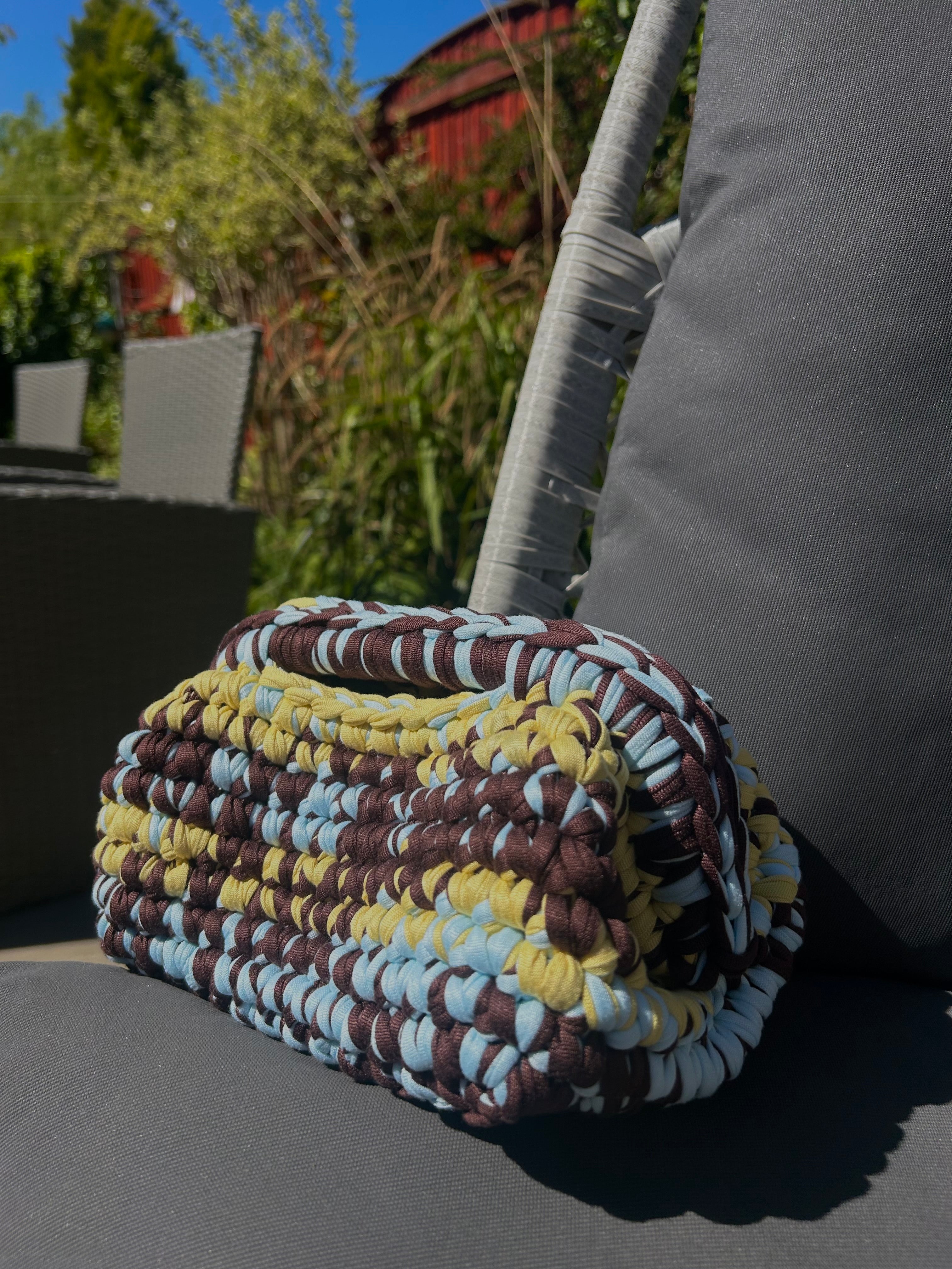 Classic Clutch in coastal