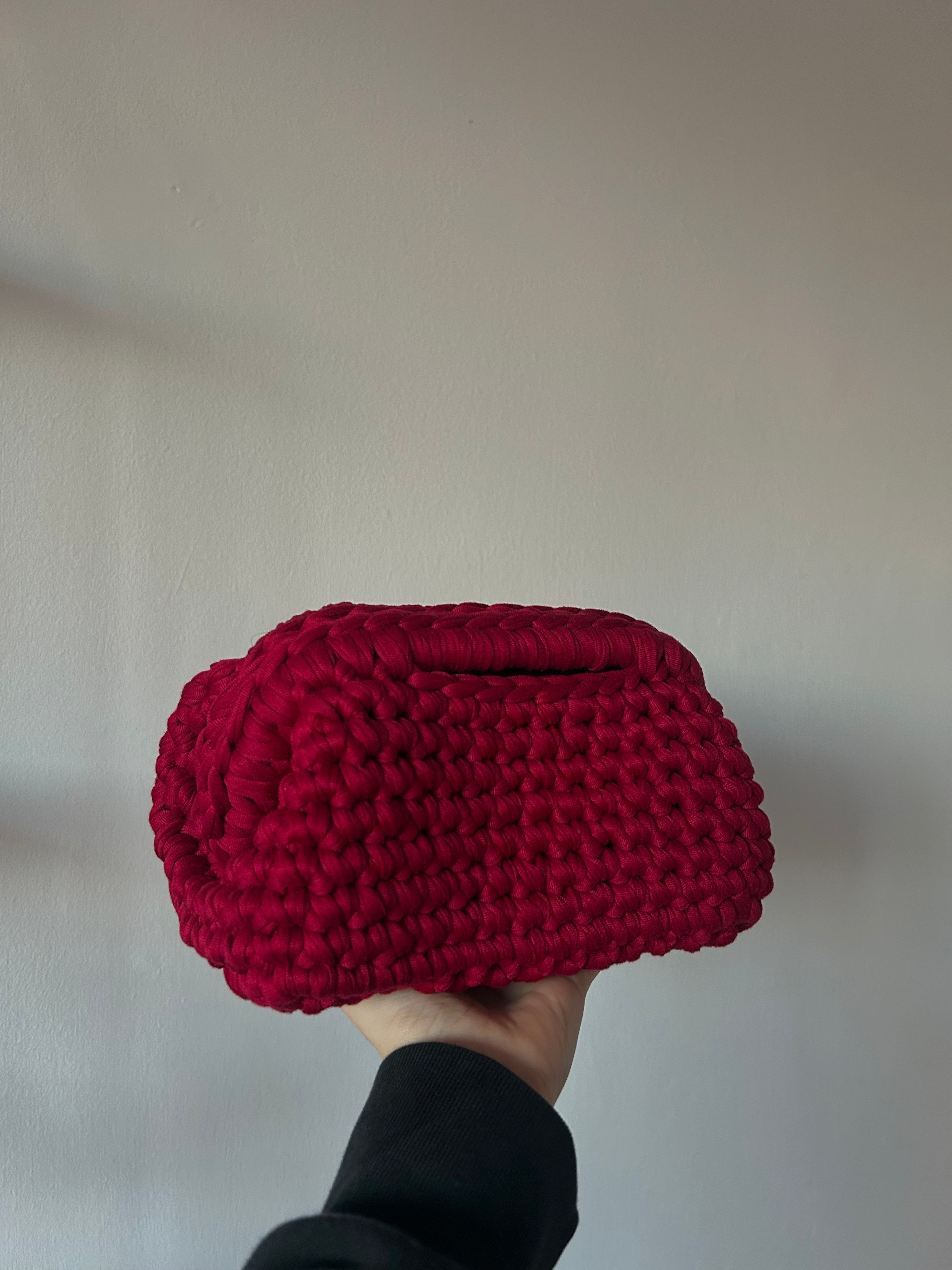 The Classic Clutch in red