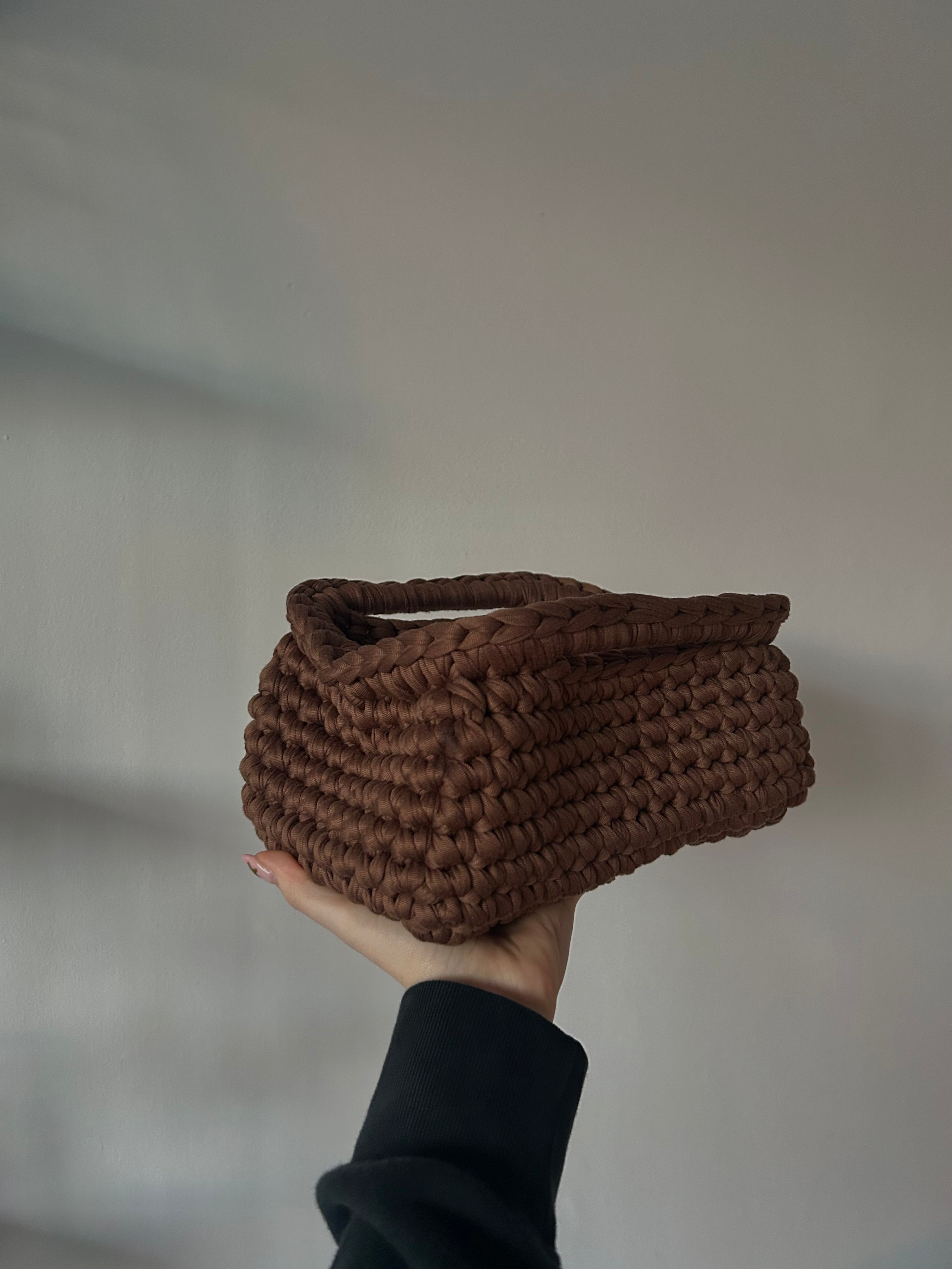 The Classic Clutch in brown