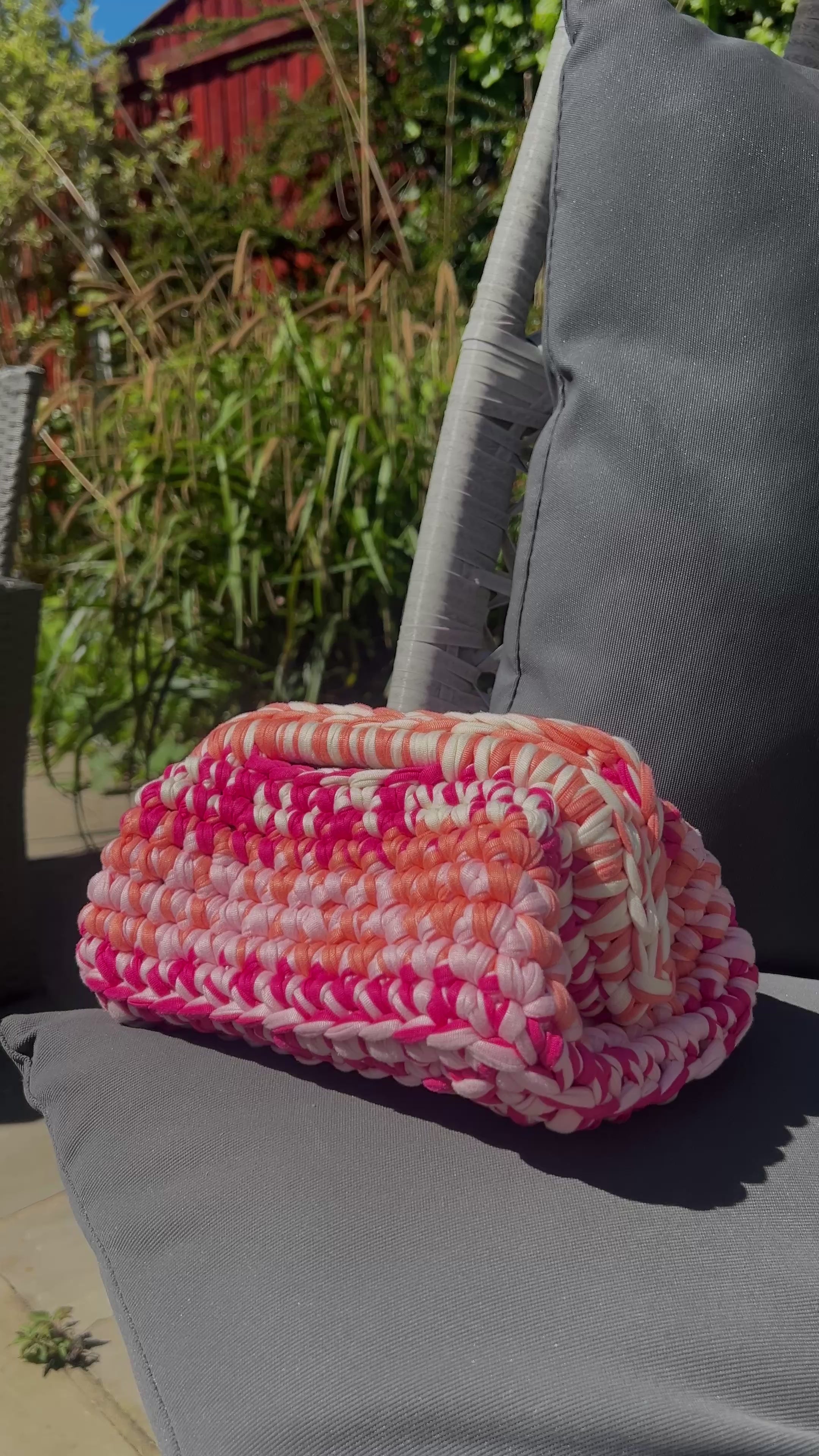 Classic Clutch in Coral mix